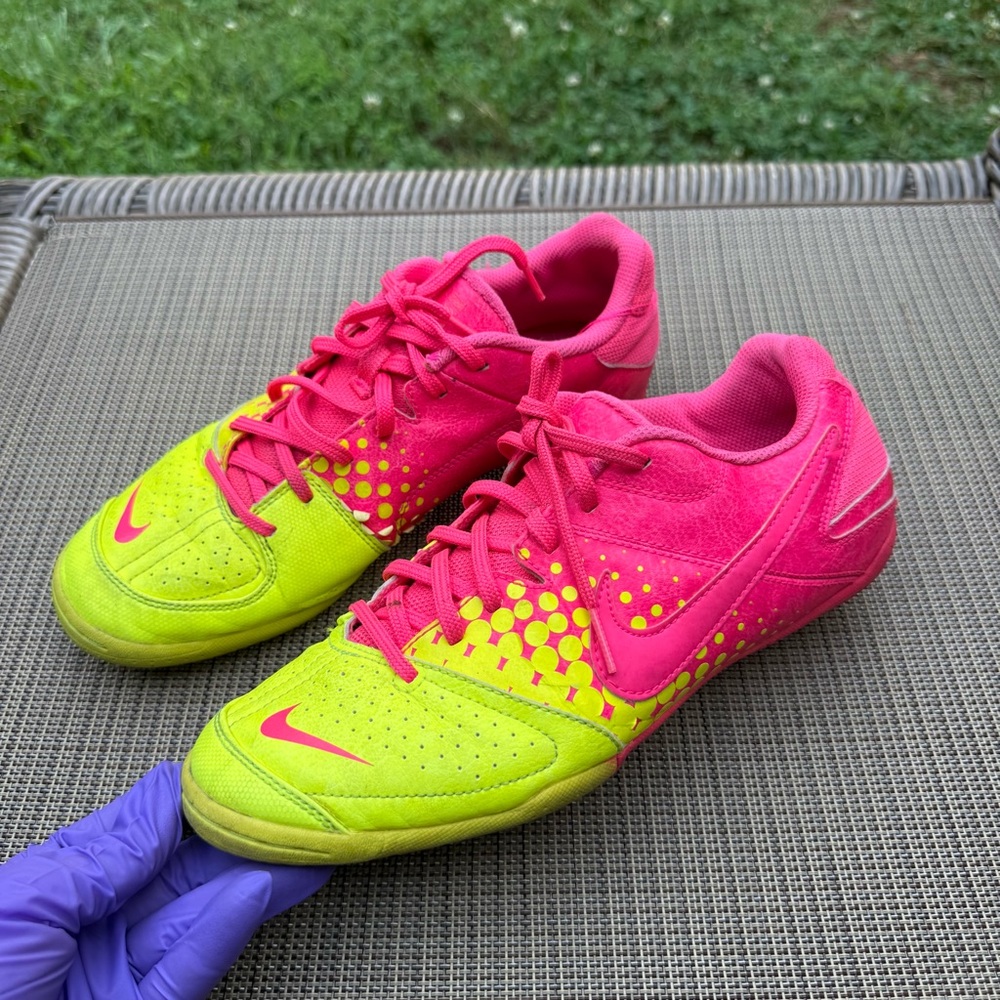 CC Nike neon fluorescent pink yellow women’s‎ soccer running shoes
